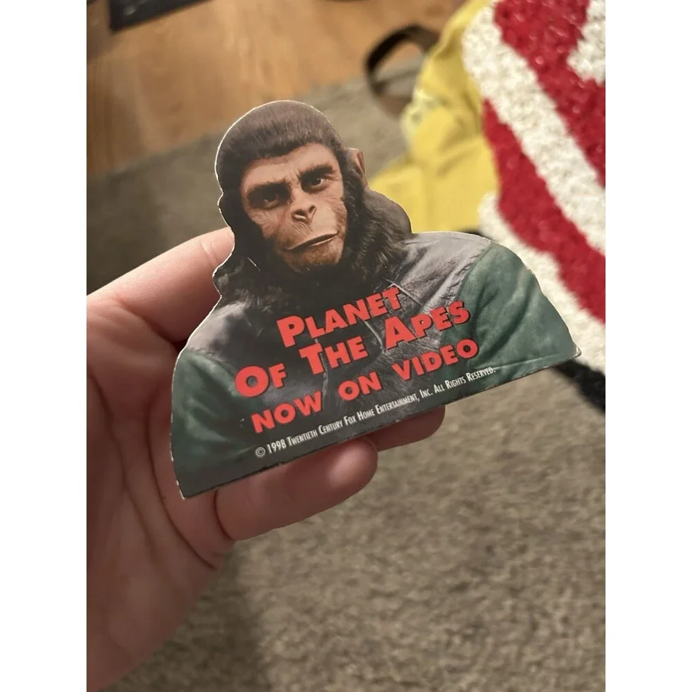 VINTAGE 1998 PLANET OF THE APES MOVIE PROMO PIN CHARLTON HESTON VHS VIDEO POTA
